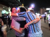 タイの夜の街でフリーハグを試みた日本人男性